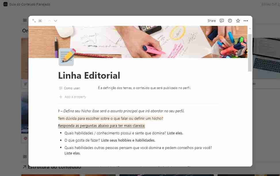 Habilidades e conhecimentos pessoais escritos em uma folha de papel com canetas coloridas.